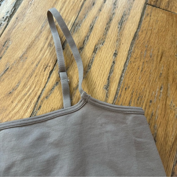 SKIMS Tan Seamless Bodysuit Size S/M - Picture 4 of 7